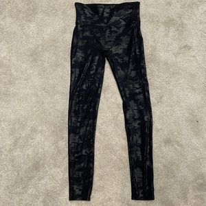 Camo leggings in black by Spanx